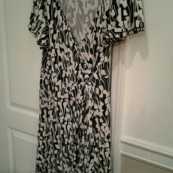 Dress - Picture 3 of 3